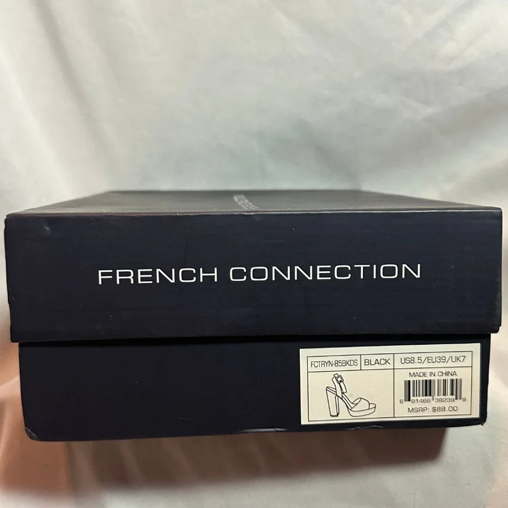 NIB |French Connection | Taryn platform sandals in black velvet